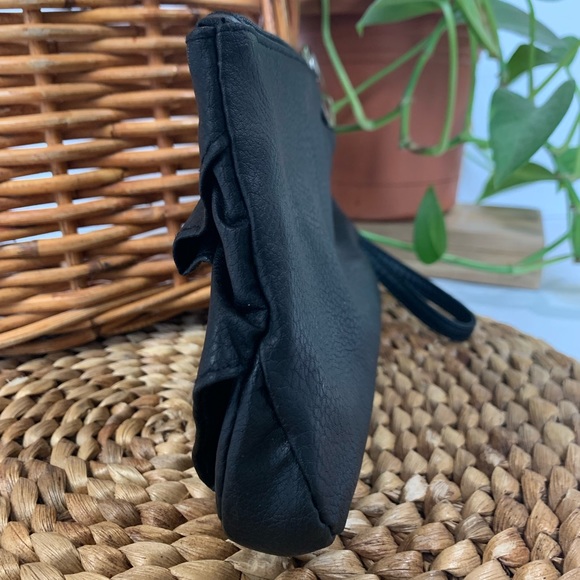 Claire’s Vegan Leather Small Black Zippered Clutch Bag Wristlet Silver Ruffle - Picture 8 of 11